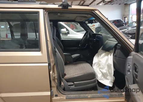 1999 Jeep Cherokee Classic/Sport from USA, damaged, VIN 1J4FF68S9XL630538